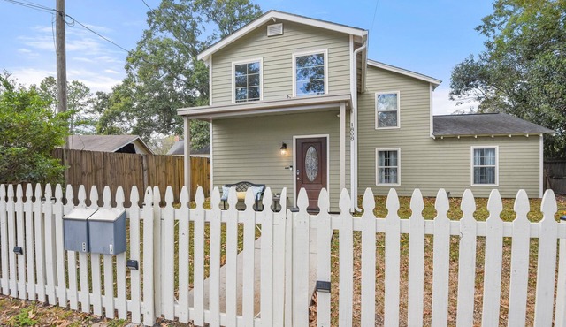 2 Kitchens|Mid City & LSU|Spacious 3 BR|Gated Yard