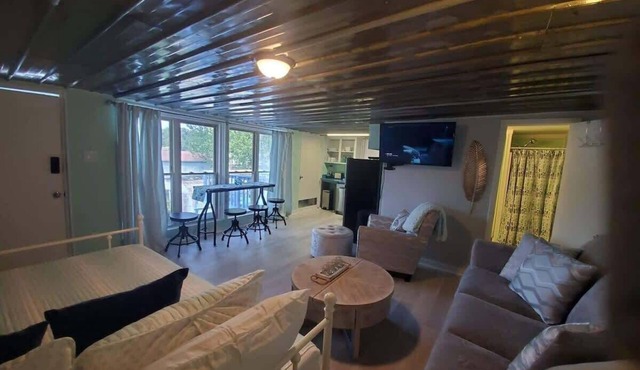 #2 - Lake Condo Right on Wilson lake!Two piers!