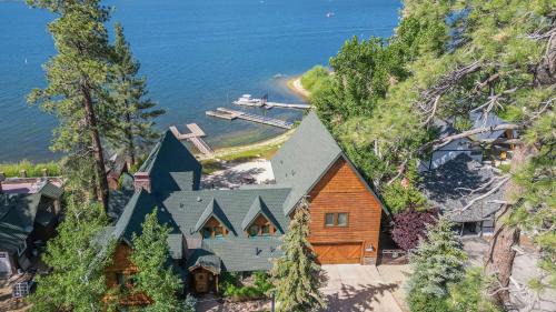 2 Lakefront Homes by AvantStay Sleeps 23 Private DockBeach Hot Tub Fire Pit Deck Views
