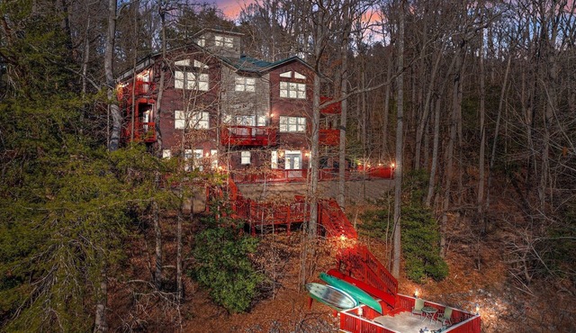 2 Lakefront homes inside 2000 acre Lake Norman State Park. Sleeps 32 people.