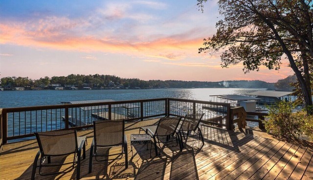 2 Lakefront Homes: Wide Decks, Great View, Kayaks