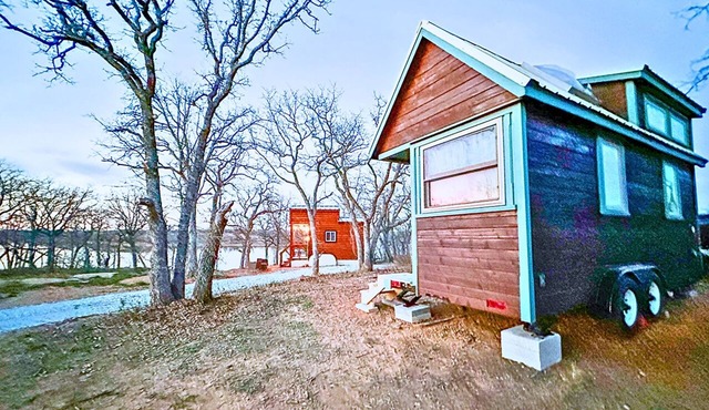 2 Lakefront Tiny Home, Glamping, Fishing, Kayaking