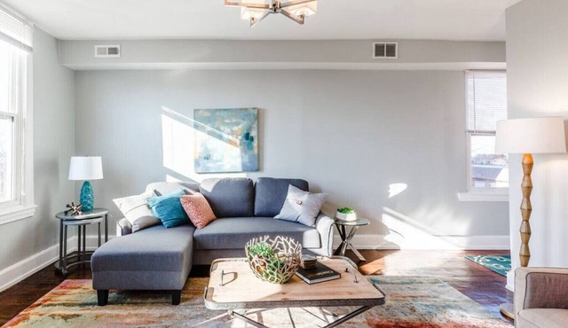 2 Large Apts w/Parking - Downtown/Over the Rhine