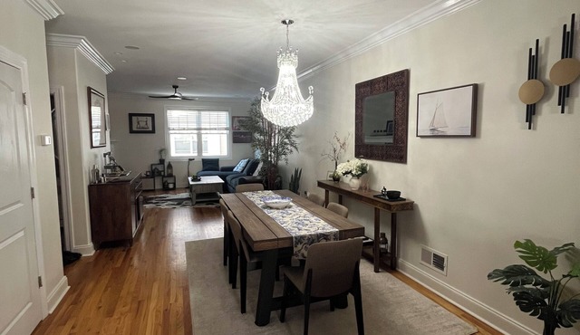 2-Level 2 bedroom, 2 1/2 bath condo near MetLife. Easy rideshare access