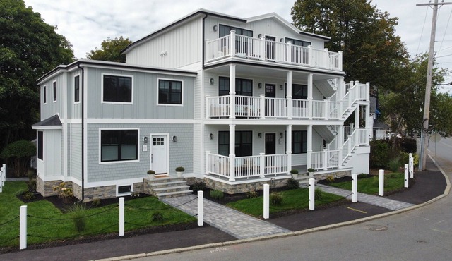 2 level 3BR/2.5BA located across from golf course and 1/4 mile from local beach