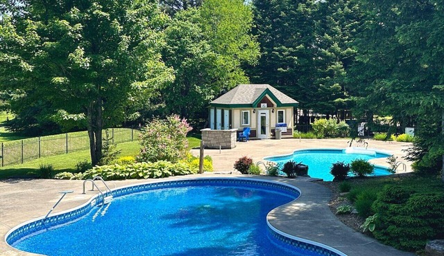 2-Level Home Tremblant Mountain View Fireplace