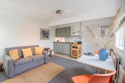 2 Lion Cottages, Knodishall