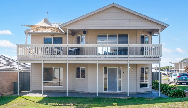 2 living areas and bathrooms. Short Walk to beach.