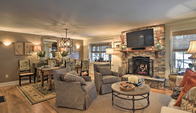 2 Living Areas + Fireplace: Mirror Lake Cottage!