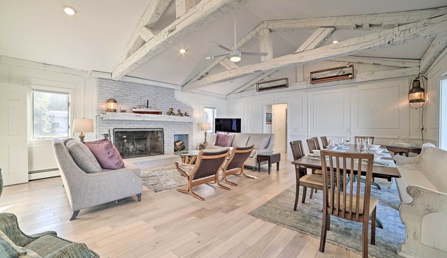 2 Living Areas, Tennis! Waterfront Suttons Bay Gem