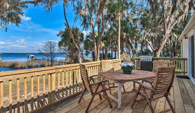 2 Living Rooms: Crescent City Home