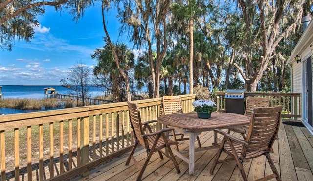2 Living Rooms: Crescent City Home