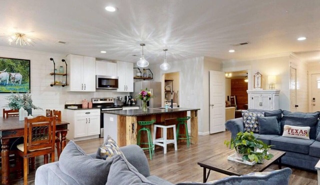 2 Living Rooms, PlayStation Game System, Multiple Sleeping Areas, Pet Friendly!