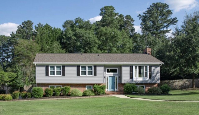 2 Living Spaces -2800 ft.² -Sleeps 10