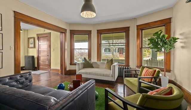 (2) Locust Suite at Locust & Starr