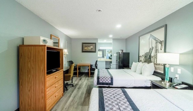 2 Lodging | Easy Reach to Scurry County Museum & Historic Sites | 2 Queen Beds