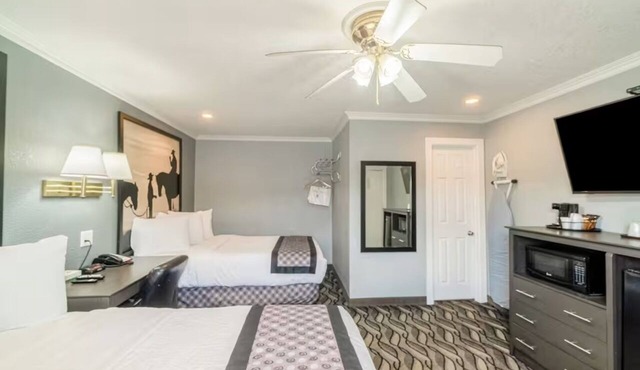 2 Lodgings Available | Beside Buffalo Creek Trails Adventure | 2 Queen Beds