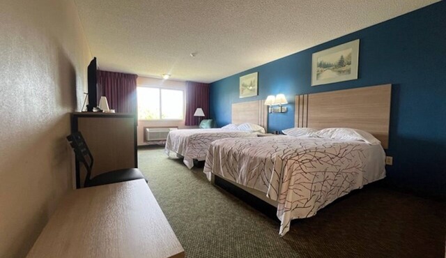2 Lodgings | Free Self Parking — Family and Pet Friendly | 2 Queen Beds