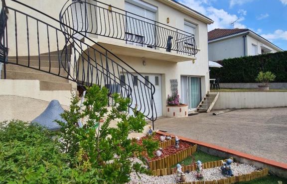 2 logements séparés 2 et 5 couchages au Rez-de-Chaussée à Chambretaud, 5 min Puy du Fou