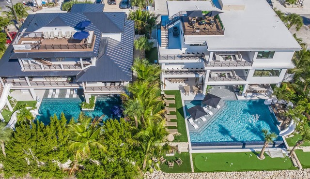 2 Luxury Homes-Pools-Waterslides-14BR Sleeps 38