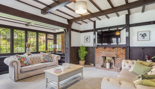 2 Luxury Houses - HOT TUB - 24ppl - Near Sandbanks