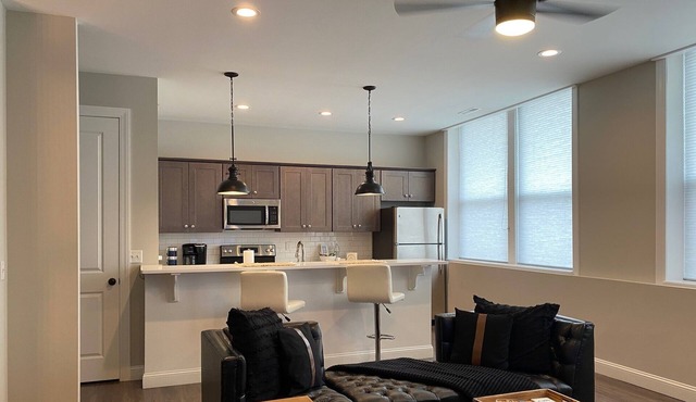 2 Luxury Lofts Side by Side - 2 BA/2BR - 2 Kitchens - Arts Entertain District