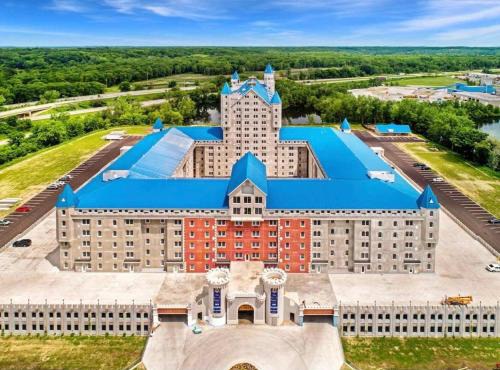 2 Luxury suites with parking at The Grand Castle