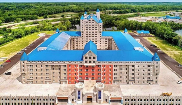 2 Luxury suites with parking at The Grand Castle