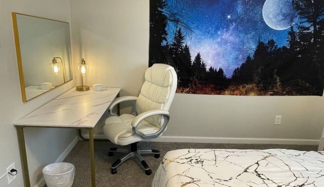 ✨ 2 Luxury Townhomes: 4 King Beds, 2 Kitchens, 6 TV's, 2 Grills & 2 Firepits ✨