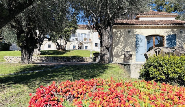 2 Maison Provence - Big garden - Salt water pool - 7 bedrooms, sleeps 15