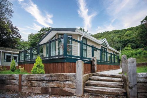 2 Manor Lodge - 2 Bedroom Lodge - Pendine