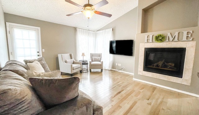 2 Master Suites! Pet Friendly With MTN Views and King Beds