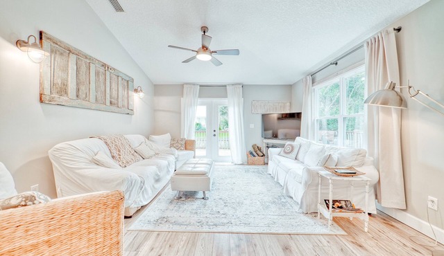 2 Master Suites+/Steps to Ocean