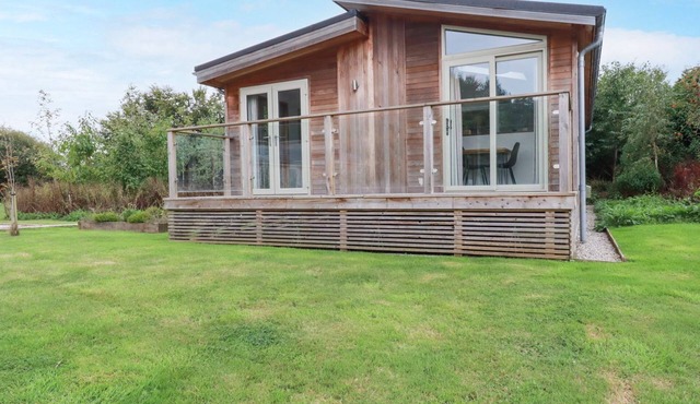 2 MEADOW RETREAT, family friendly, luxury holiday cottage in Dobwalls