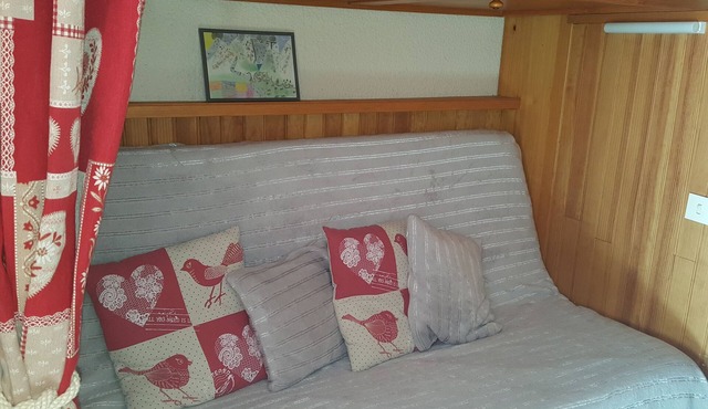 2* Meublé de Tourisme rental in Saint-Lary in a wooded park near the center.