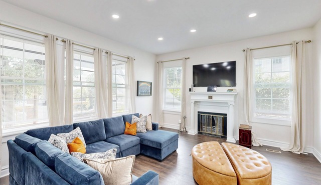 < 2 Mi Dtwn Augusta: Charming Historic Home