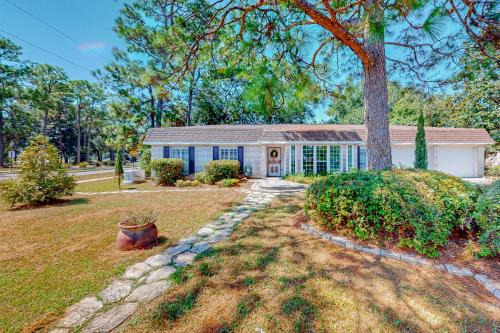 2 Mi to Airport! Pensacola Family Home Near Park