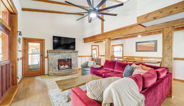 2 Mi to Appalachian State: Cabin w/Outdoor Spaces