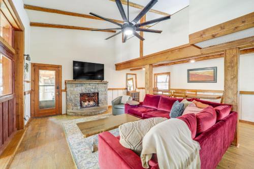 2 Mi to Appalachian State Cabin with Outdoor Spaces
