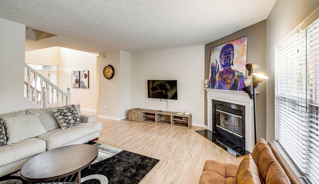 2 Mi to Arts & Design District: Retreat w/Yard