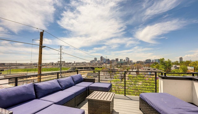 2 Mi to Ball Arena: Townhome w/Rooftop Patio