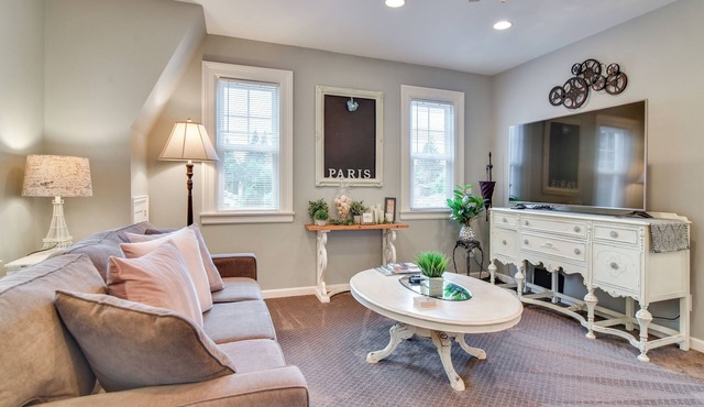 2 Mi to Bay Park: Milwaukie Getaway on 1 Acre!