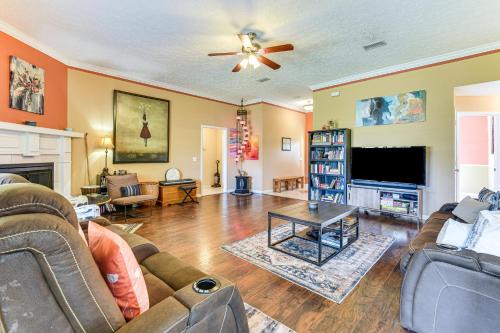 2 Mi to Beach & Boating: Family Home in Lynn Haven