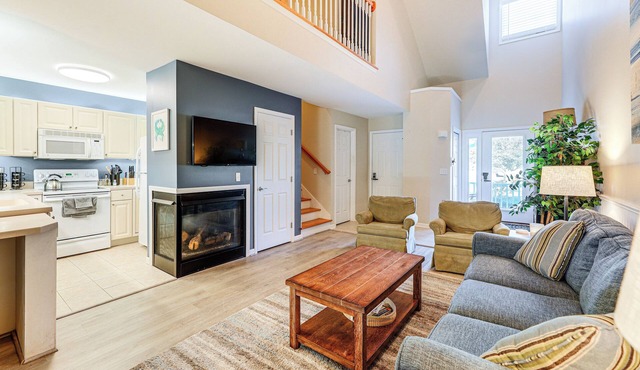 2 Mi to Bethany Beach Boardwalk! Townhome w/Pool