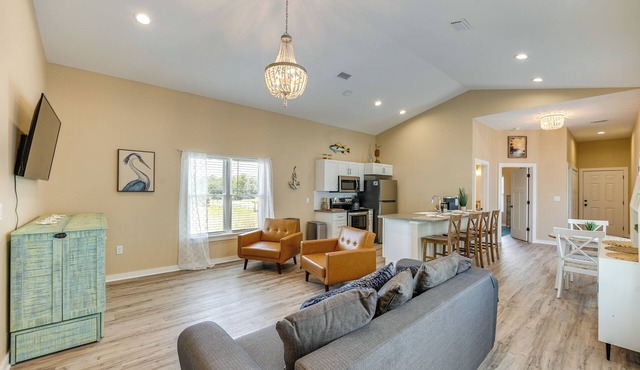 ~ 2 Mi to Boat Ramp: Steinhatchee River Cottage