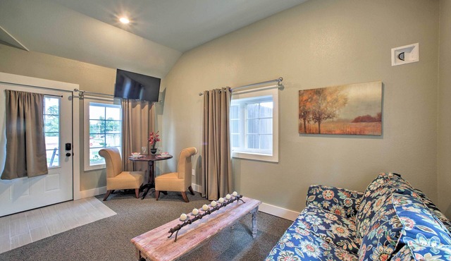 2 Mi to Branson Strip: Cozy Cottage w/Fire Pit!