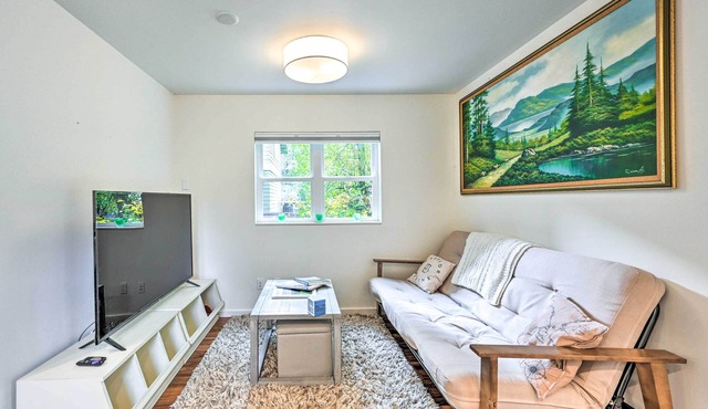 2 Mi to Capitol Hill, Walk to SU! Quaint Retreat