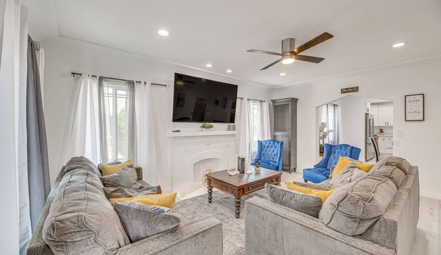 2 Mi to Citadel Outlets! East LA Retreat Near I-5