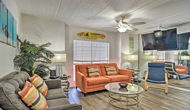 < 2 Mi to Coast: St Pete Beach Gem w/Pool Access