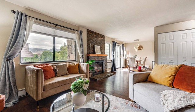 2 Mi to CU Boulder: Mtn-View Condo w/Pool Access